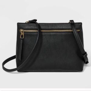 Universal Thread Crossbody